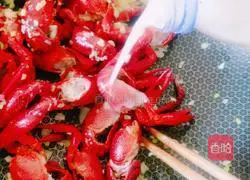 Illustration of how to make garlic crayfish 7