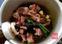 Illustration of how to make sauced bones 4