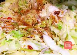 Illustration of how to stir-fry vermicelli with cabbage 9