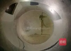 Illustration of how to make fried eggs with leeks 3