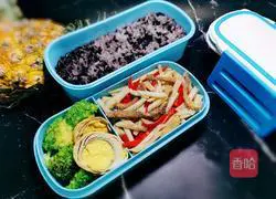 Illustration of how to make two-color rice bento with fried shredded pork and lotus root 13