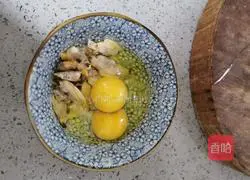 Illustration of how to make scrambled eggs with scallop meat 6
