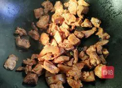 Illustration of how to make carrot stewed beef brisket 3