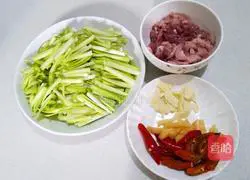 Pickled pepper and chives Illustration of how to make shredded pork 2