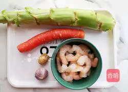 Illustration of how to cook lettuce and shrimps 1