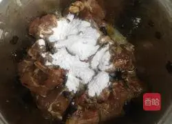 Illustration of how to make steamed pork ribs with black bean sauce 3