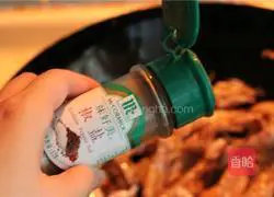 Illustration of how to make salt and pepper shrimp 10