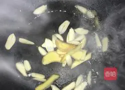Illustration of how to make fried pork slices with king oyster mushroom 6