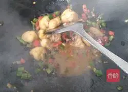 Illustration of braised grass carp cubes with black bean sauce 11