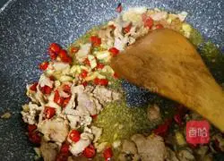 Illustration of how to make stir-fried pork with sauerkraut 1