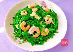 Illustration of how to stir-fry shrimps with leeks 13