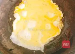 Illustration of how to make cucumber, ham and scrambled eggs 3