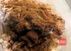 Illustration of how to make braised chicken skin with pickled cabbage 1