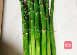 Illustration of how to make asparagus and fried meat 1