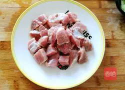 Illustration of how to make curry beef rice 8