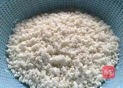 Illustration of how to steam glutinous rice and pork ribs 5