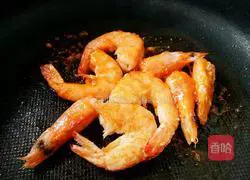 Illustration of how to make pineapple shrimps 11