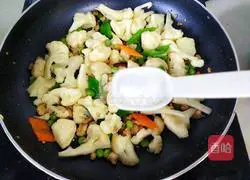 Illustration of how to make garlic cauliflower 18