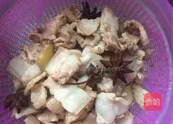 Illustration of how to make twice-cooked pork with green pepper 1