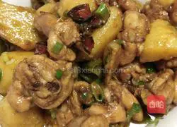 Illustration of how to make stewed potatoes with wing roots 6