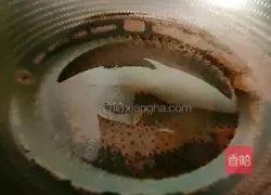 Illustration of how to make scrambled eggs with razor clams 8