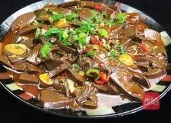 Illustration of how to make spicy duck blood 6