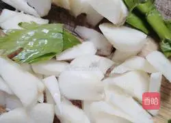 Illustration of how to make stir-fried celery and beef 4