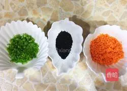 Illustration of how to make pearl meatballs 3