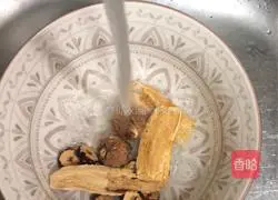 Illustration of how to make steamed chicken with medicinal diet 2