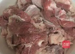 Illustration of how to make beef brisket and stewed radish 1