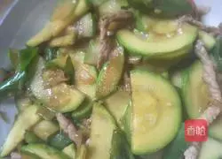 Illustration of how to make green pepper, shredded pork and zucchini 4
