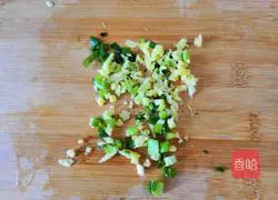 Illustration of how to make spicy tofu skin 2