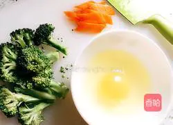 Illustration of how to make scrambled eggs with broccoli 1