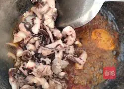 Illustration of how to fry squid 11