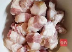 Illustration of how to cook pork with winter vegetables 1