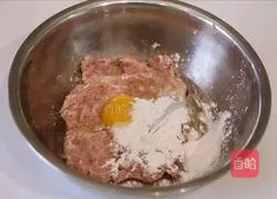 Illustration of how to make steamed meatballs 3