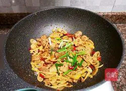 Illustration of how to make pickled peppers and spring bamboo shoots 12