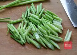 Illustration of how to make cashew and celery 2