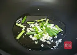 Spicy Illustration of how to make cumin chicken gizzards 6