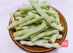 Illustration of how to make pork ribs and beans stewed 2