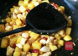 Illustration of how to make diced potato and chicken 9