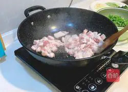 Illustration of how to make fried pork with chili peppers 8