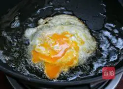 Illustration of how to make fish-flavored poached eggs 4