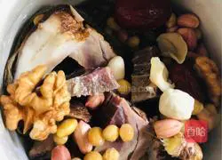 Illustration of how to stew bacon with dried beans 3