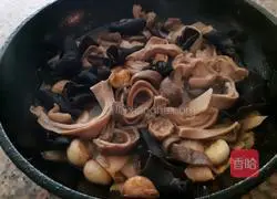 Illustration of how to cook pork belly with garlic 12