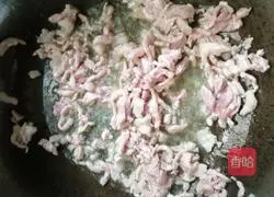 Illustration of how to stir-fry shredded pork with green pepper 4