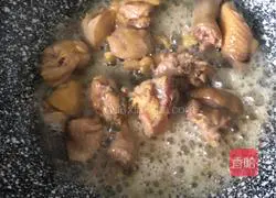 Recipe for delicious braised chicken Illustration 5