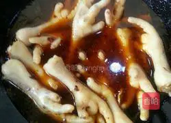 Illustration of braised chicken feet 6