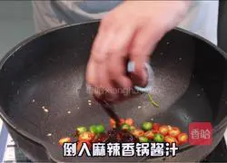 Illustration of how to make spicy hot pot shrimps 8