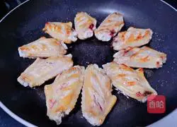 Honey Chicken Wings Bento Recipe Illustration 5